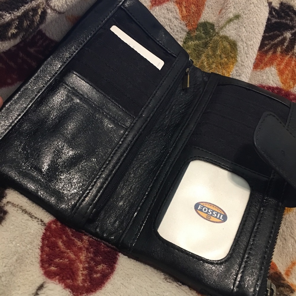 Fossil Woman’s Wallet - image 4